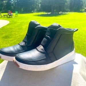 Sorel Out n About Slip on mid bootie size 8